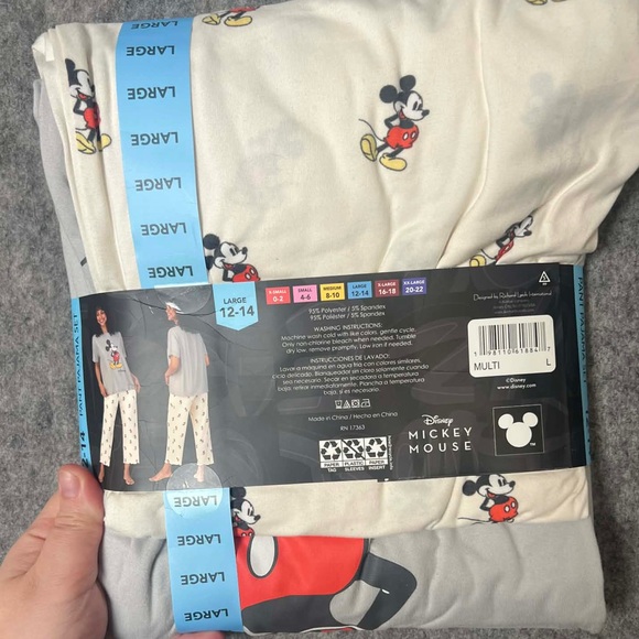 Disney Mickey Mouse Woman Large Short Sleeve and Pant Pajama Set New - Picture 2 of 3